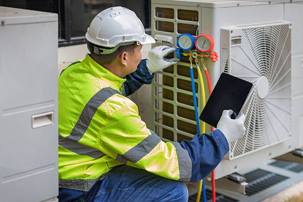 Professional Hvac technician working in Cuyahoga Falls, OH